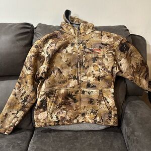 Sitka Gradient Hoody. Like new. No picks. Men’s size Large. Marsh.
